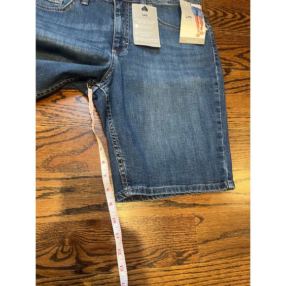 Lee riders women’s mid rise Bermuda denim shorts size 10 blue NWT - Picture 2 of 6